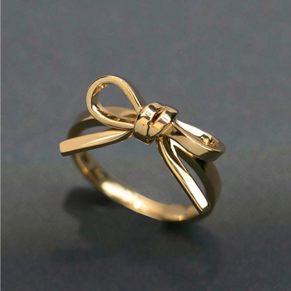 NWOT - Elegant Gold Bow Ring